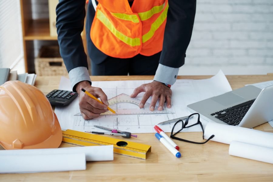 What are the Advantages of Hiring a General Contractor Over a Contractor